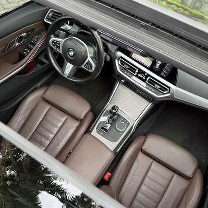 BMW-320i-2021