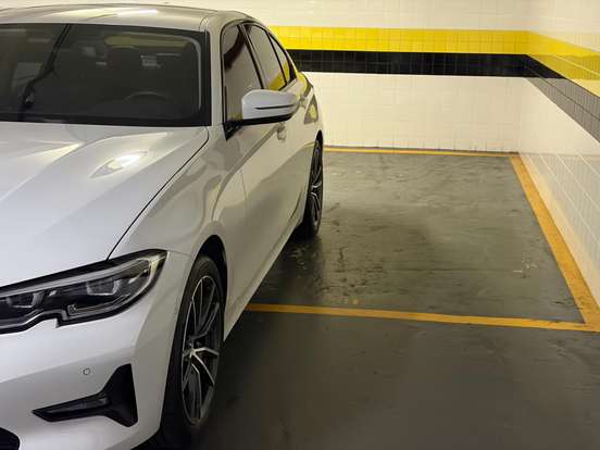 BMW-320i-2019