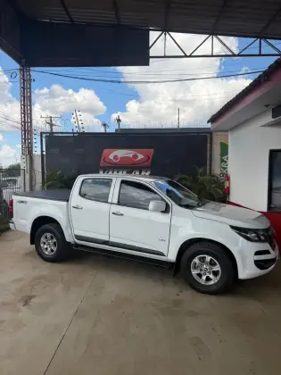 CHEVROLET S10 2.8 LS 4X4 CD 16V TURBO DIESEL 4P MANUAL CHEVROLET S10 2.8 LS 4X4 CD 16V TURBO DIESEL 4P MANUAL