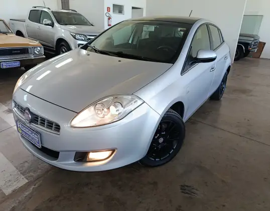 FIAT BRAVO 1.8 ESSENCE 16V FLEX 4P AUTOMATIZADO FIAT BRAVO 1.8 ESSENCE 16V FLEX 4P AUTOMATIZADO