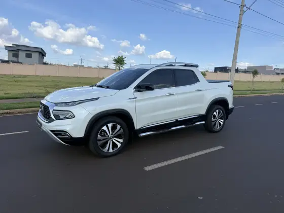 FIAT TORO 2.0 16V TURBO DIESEL VOLCANO 4WD AT9 FIAT TORO 2.0 16V TURBO DIESEL VOLCANO 4WD AT9