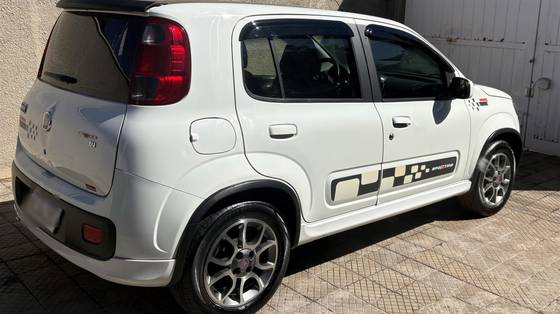 FIAT UNO 1.4 SPORTING 8V FLEX 4P MANUAL