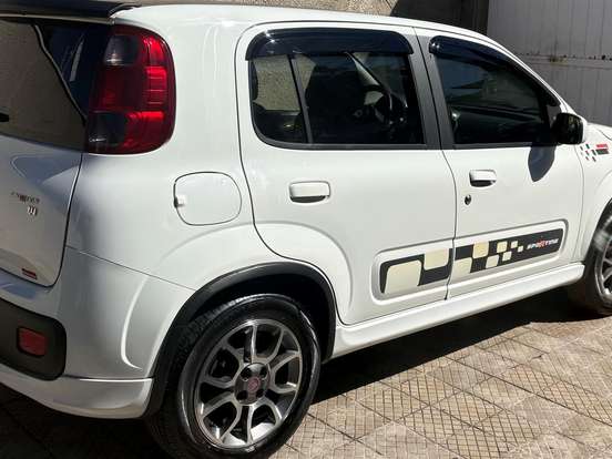 FIAT-UNO-1.4 SPORTING 8V FLEX 4P MANUAL FIAT-UNO-2012