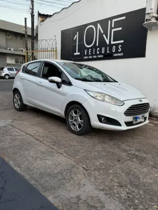 FORD FIESTA 1.5 SE HATCH 16V FLEX 4P MANUAL FORD FIESTA 1.5 SE HATCH 16V FLEX 4P MANUAL