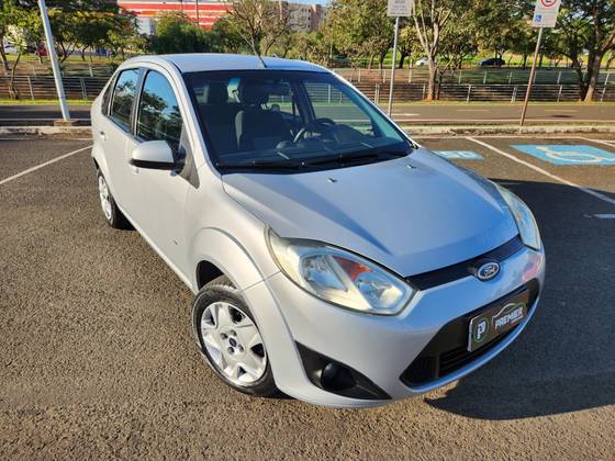 FORD FIESTA 1.6 ROCAM SEDAN 8V FLEX 4P MANUAL