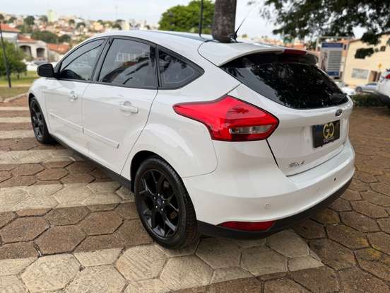FORD-FOCUS-1.6 SE 16V FLEX 4P POWERSHIFT FORD-FOCUS-2015
