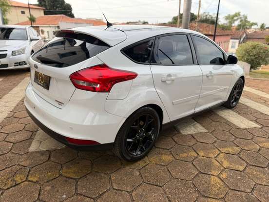 FORD-FOCUS-1.6 SE 16V FLEX 4P POWERSHIFT FORD-FOCUS-2015