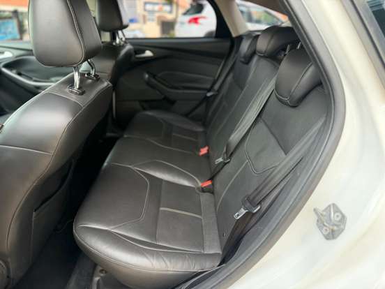 FORD-FOCUS-1.6 SE 16V FLEX 4P POWERSHIFT FORD-FOCUS-2015