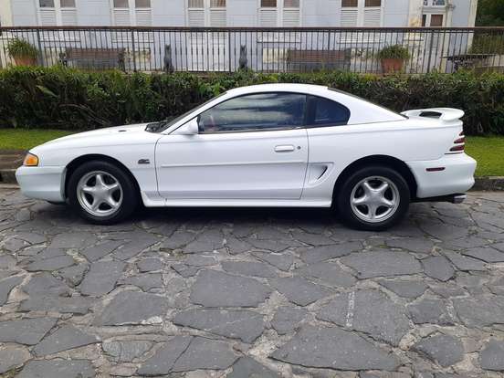 FORD-MUSTANG-1995