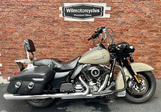 HARLEY-DAVIDSON ROAD KING CLASSIC 