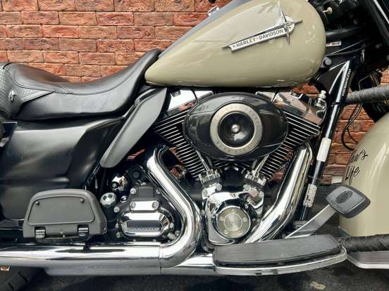 HARLEY-DAVIDSON-ROAD KING CLASSIC-2010
