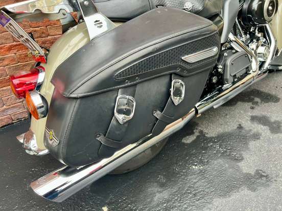 HARLEY-DAVIDSON-ROAD KING CLASSIC HARLEY-DAVIDSON-ROAD KING CLASSIC-2010