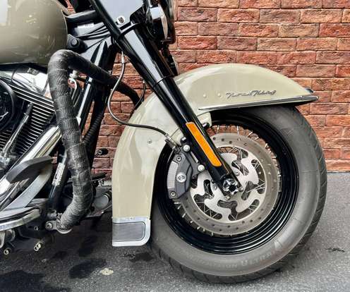 HARLEY-DAVIDSON-ROAD KING CLASSIC-2010