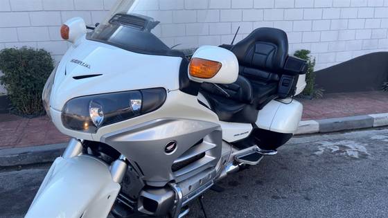 HONDA GL 1800 GOLD WING 