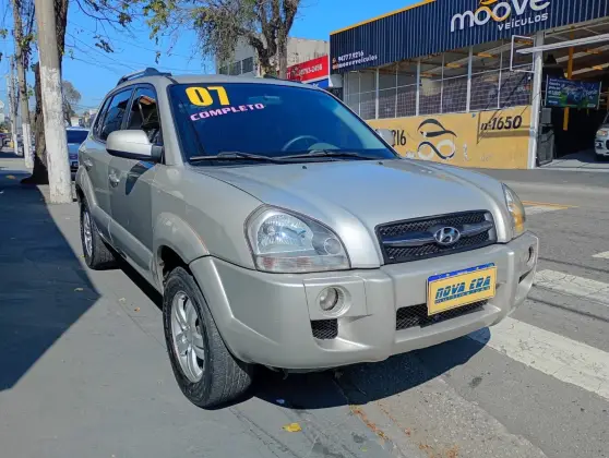 HYUNDAI TUCSON 2.0 MPFI GL 16V 142CV 2WD GASOLINA 4P AUTOMÁTICO HYUNDAI TUCSON 2.0 MPFI GL 16V 142CV 2WD GASOLINA 4P AUTOMÁTICO