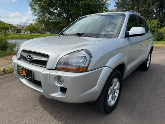 HYUNDAI TUCSON 2.0 MPFI GLS 16V 143CV 2WD FLEX 4P AUTOMÁTICO HYUNDAI TUCSON 2.0 MPFI GLS 16V 143CV 2WD FLEX 4P AUTOMÁTICO