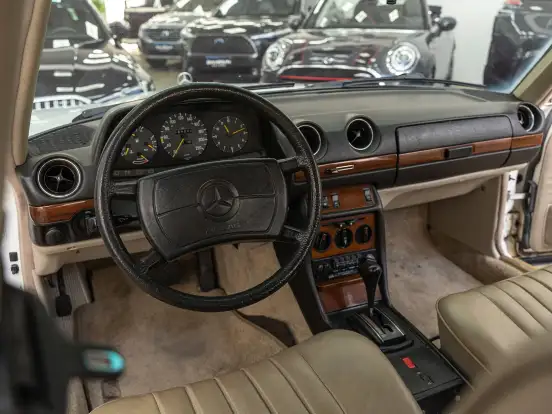 MERCEDES-BENZ-280 E-1983
