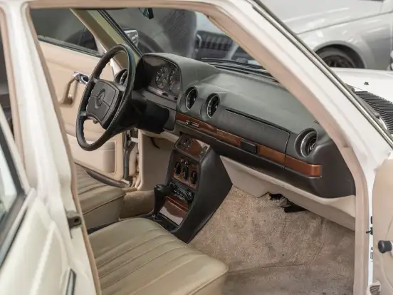 MERCEDES-BENZ-280 E-2.8 SEDAN 6 CILINDROS GASOLINA 4P MANUAL MERCEDES-BENZ-280 E-1983