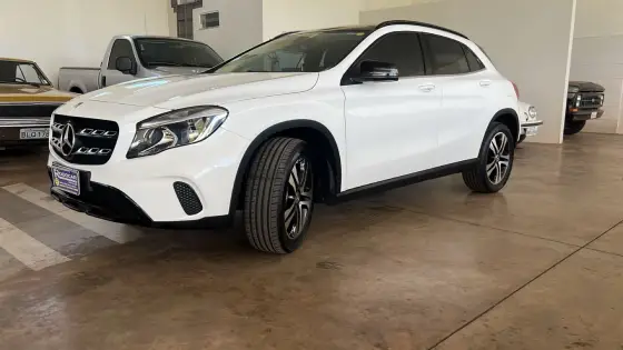 MERCEDES-BENZ GLA 200 1.6 CGI FLEX STYLE 7G-DCT MERCEDES-BENZ GLA 200 1.6 CGI FLEX STYLE 7G-DCT