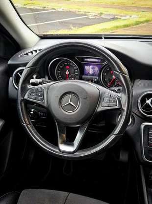 MERCEDES-BENZ-GLA 200-2018