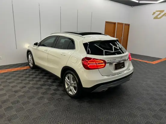 MERCEDES-BENZ-GLA 250-2.0 16V TURBO GASOLINA VISION 4P AUTOMÁTICO MERCEDES-BENZ-GLA 250-2015