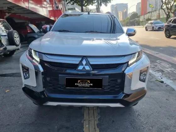 MITSUBISHI L200 TRITON 2.4 16V TURBO DIESEL SPORT HPE-S CD 4P 4X4 AUTOMÁTICO MITSUBISHI L200 TRITON 2.4 16V TURBO DIESEL SPORT HPE-S CD 4P 4X4 AUTOMÁTICO