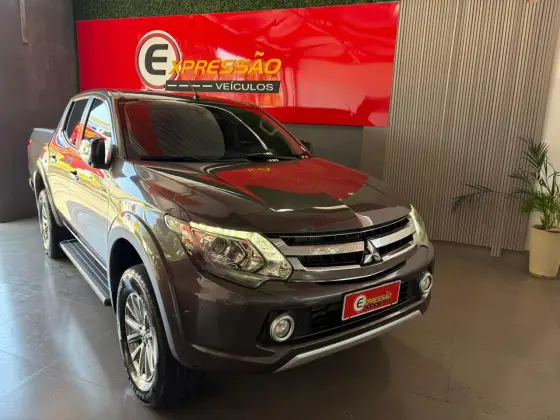 MITSUBISHI L200 TRITON 2.4 16V TURBO DIESEL SPORT HPE-S CD 4P 4X4 AUTOMÁTICO MITSUBISHI L200 TRITON 2.4 16V TURBO DIESEL SPORT HPE-S CD 4P 4X4 AUTOMÁTICO
