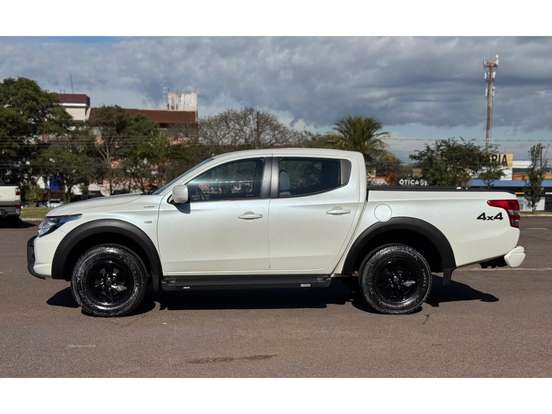 MITSUBISHI-L200 TRITON-2.4 16V TURBO DIESEL OUTDOOR GLX CD 4X4 MANUAL MITSUBISHI-L200 TRITON-2023