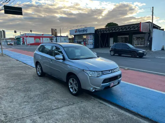 MITSUBISHI OUTLANDER 3.0 GT 4X4 V6 24V GASOLINA 4P AUTOMÁTICO MITSUBISHI OUTLANDER 3.0 GT 4X4 V6 24V GASOLINA 4P AUTOMÁTICO