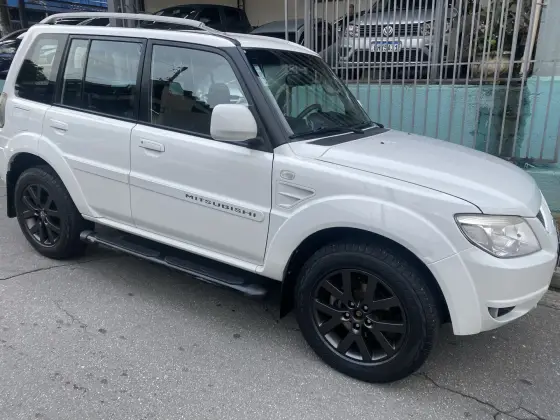 MITSUBISHI PAJERO TR4 2.0 4X2 16V 140CV FLEX 4P AUTOMÁTICO MITSUBISHI PAJERO TR4 2.0 4X2 16V 140CV FLEX 4P AUTOMÁTICO