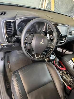 MITSUBISHI-OUTLANDER-2021