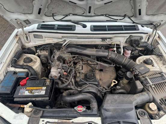 MITSUBISHI-PAJERO IO-2000