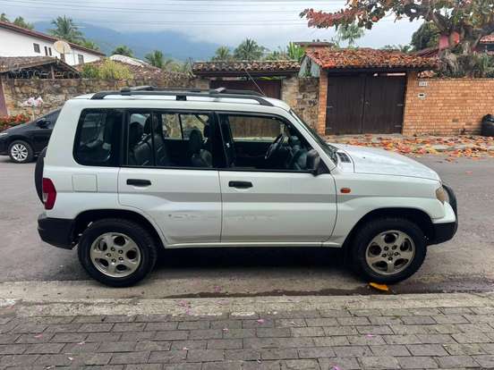 MITSUBISHI-PAJERO IO-1.8 SE 4X4 16V GASOLINA 4P AUTOMÁTICO MITSUBISHI-PAJERO IO-2000