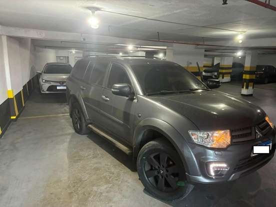 MITSUBISHI-PAJERO-2015