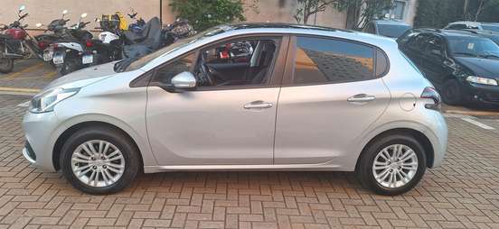 PEUGEOT-208-2017