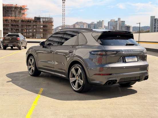 PORSCHE-CAYENNE-2023