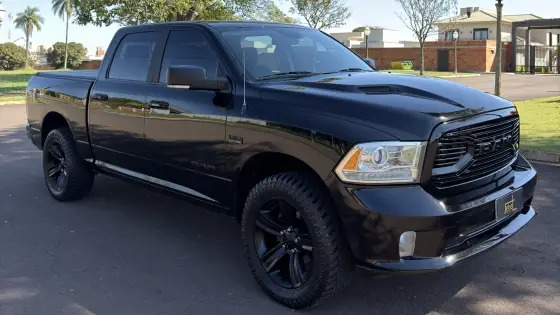 RAM CLASSIC 5.7 V8 GASOLINA LARAMIE NIGHT EDITION CD 4X4 AUTOMÁTICO RAM CLASSIC 5.7 V8 GASOLINA LARAMIE NIGHT EDITION CD 4X4 AUTOMÁTICO