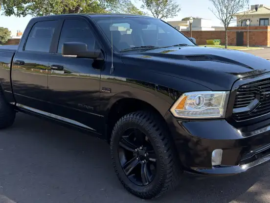 RAM-CLASSIC-5.7 V8 GASOLINA LARAMIE NIGHT EDITION CD 4X4 AUTOMÁTICO RAM-CLASSIC-2022