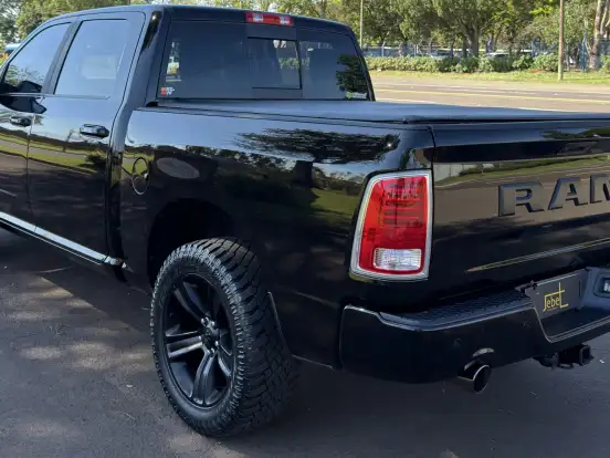 RAM-CLASSIC-5.7 V8 GASOLINA LARAMIE NIGHT EDITION CD 4X4 AUTOMÁTICO RAM-CLASSIC-2022