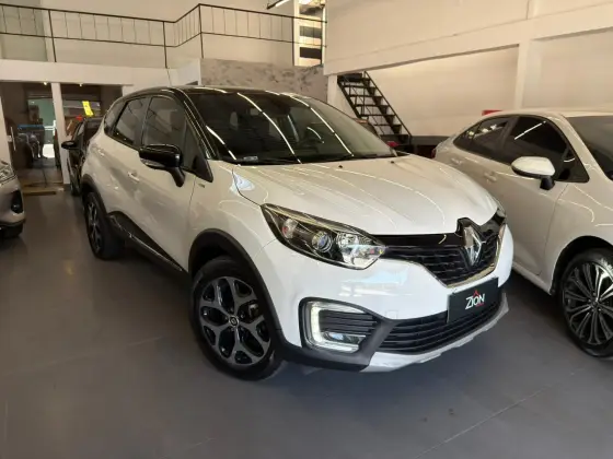 RENAULT CAPTUR 1.6 16V SCE FLEX BOSE X-TRONIC RENAULT CAPTUR 1.6 16V SCE FLEX BOSE X-TRONIC