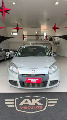 RENAULT SANDERO 1.0 AUTHENTIQUE 16V FLEX 4P MANUAL RENAULT SANDERO 1.0 AUTHENTIQUE 16V FLEX 4P MANUAL