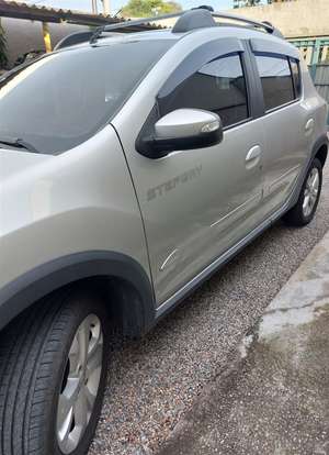 RENAULT-SANDERO-2019