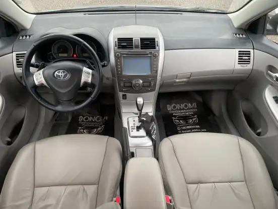 TOYOTA-COROLLA-2011