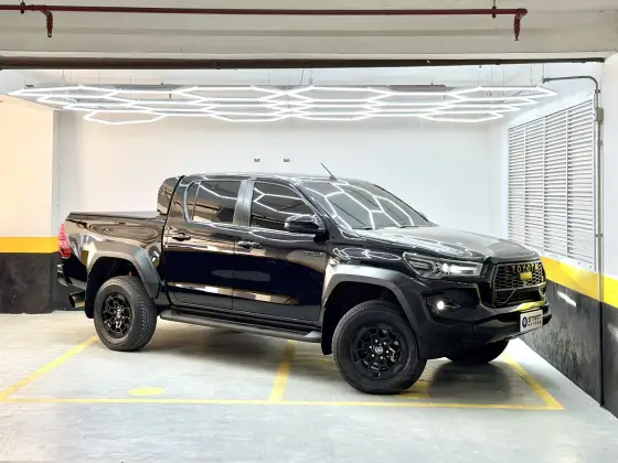 TOYOTA HILUX 2.8 D-4D TURBO DIESEL CD GR-S 4X4 AUTOMÁTICO TOYOTA HILUX 2.8 D-4D TURBO DIESEL CD GR-S 4X4 AUTOMÁTICO