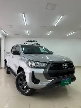TOYOTA HILUX 2.8 D-4D TURBO DIESEL CD SR 4X4 AUTOMÁTICO TOYOTA HILUX 2.8 D-4D TURBO DIESEL CD SR 4X4 AUTOMÁTICO