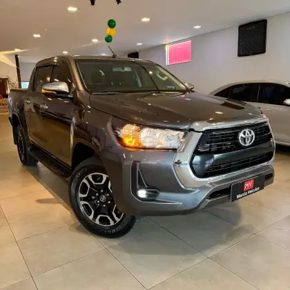 TOYOTA HILUX 2.8 D-4D TURBO DIESEL CD SRV 4X4 AUTOMÁTICO TOYOTA HILUX 2.8 D-4D TURBO DIESEL CD SRV 4X4 AUTOMÁTICO