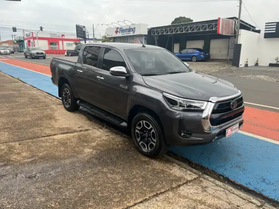 TOYOTA HILUX 2.8 D-4D TURBO DIESEL CD SRX 4X4 AUTOMÁTICO TOYOTA HILUX 2.8 D-4D TURBO DIESEL CD SRX 4X4 AUTOMÁTICO