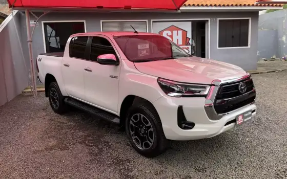 TOYOTA HILUX 2.8 D-4D TURBO DIESEL CD SRX 4X4 AUTOMÁTICO TOYOTA HILUX 2.8 D-4D TURBO DIESEL CD SRX 4X4 AUTOMÁTICO