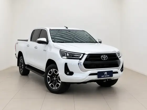 TOYOTA HILUX 2.8 D-4D TURBO DIESEL CD SRX 4X4 AUTOMÁTICO TOYOTA HILUX 2.8 D-4D TURBO DIESEL CD SRX 4X4 AUTOMÁTICO