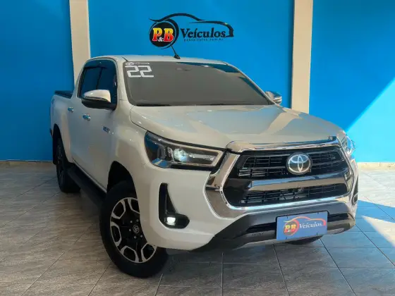 TOYOTA HILUX 2.8 D-4D TURBO DIESEL CD SRX 4X4 AUTOMÁTICO TOYOTA HILUX 2.8 D-4D TURBO DIESEL CD SRX 4X4 AUTOMÁTICO